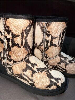 UGG’s Classic Calf Snakeskin /Snakeskin Patterned Cozy Boots - size 7